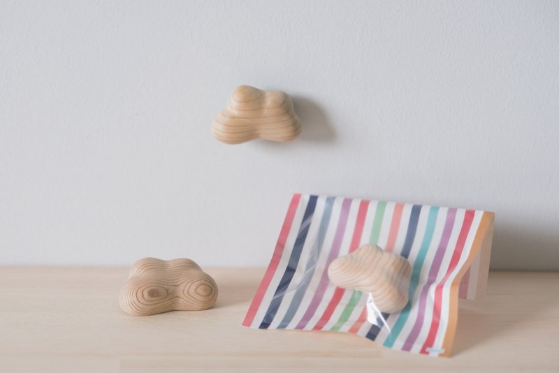 【 even 】云端别针／台湾桧木／可爱配件 - 胸针 - 木头 多色