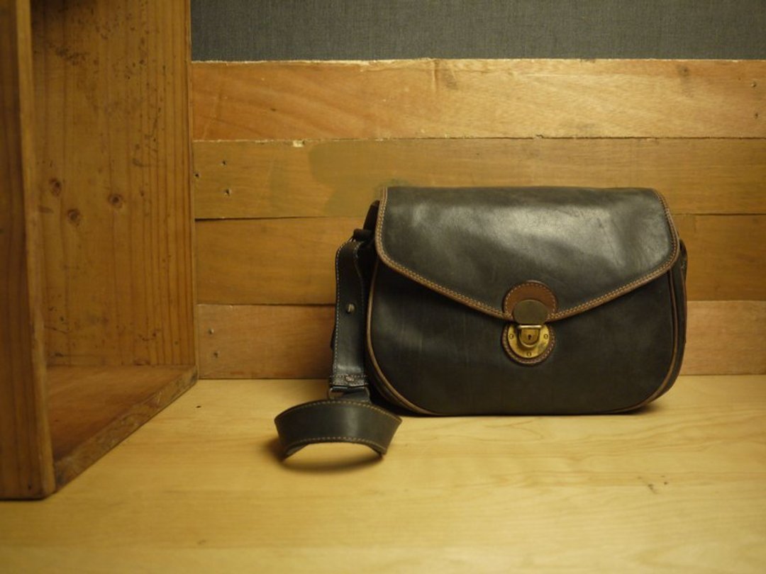 Modern_Times〔严选骨董包〕Pelletterie MILLY POLO CLUB 义大利制 真皮 侧背包 (古着/绝版/vintage/真皮手工制) 111016 - 侧背包/斜挎包 - 其他材质 黑色