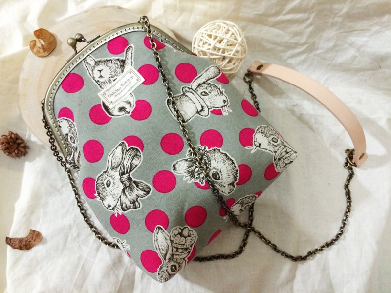 手作古铜口金包 拱型 两用斜背原皮链条包-爱丽丝的兔子逃跑了 - 侧背包/斜挎包 - 其他材质 灰色