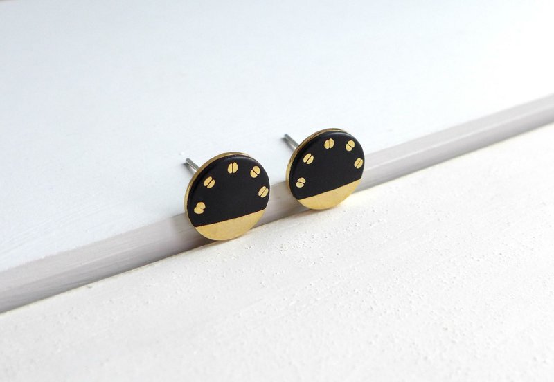 【N.U. Studio】铆钉镶合耳环  - 耳环/耳夹 - 其他金属 金色