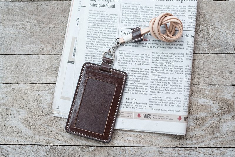 植物鞣手缝直式证件套-牛肩皮限定(含背带) - 证件套/卡套 - 真皮 咖啡色