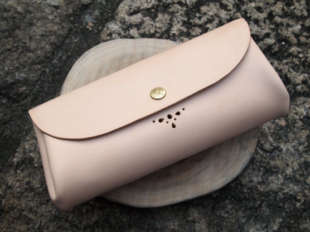 植鞣牛皮三层优雅手拿包 Elegant Leather Clutch - 手拿包 - 真皮 卡其色