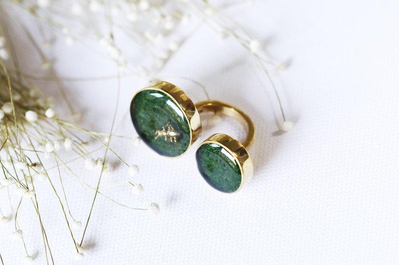 Ant ring on the grass (big) by linen. - 戒指 - 其他金属 