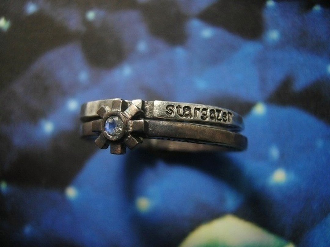 stargazer & the little star ( silver star wheel blue moonstone jewelry ring 星 齿轮 天文 星学家 銀 月长石 戒指 指环 ) - 戒指 - 其他金属 