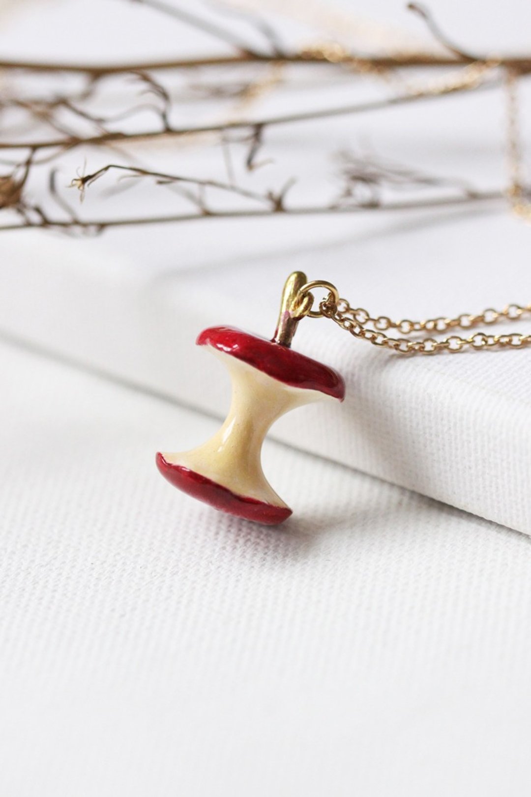 Apple pendant necklace by linen. - 项链 - 其他金属 