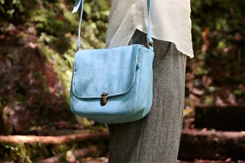 Chez。城市系列　复古小肩－夏季限定 - 晴空蓝 - 侧背包/斜挎包 - 其他材质 蓝色