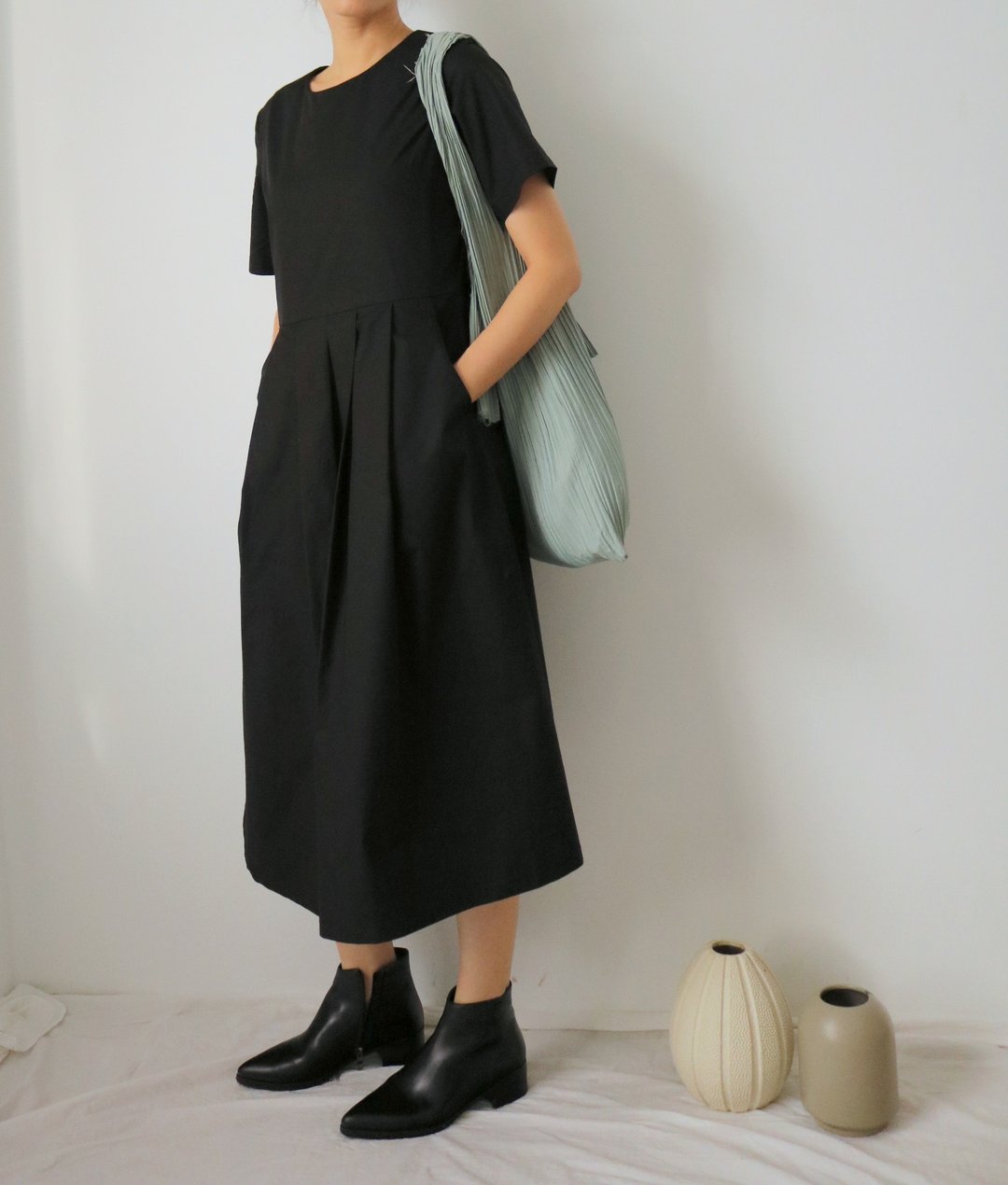 Waseda Dress 黑色微高腰短袖长版气质洋装 - 洋装/连衣裙 - 棉 