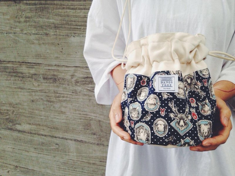 ::浏海树:: 侧背水桶包＿小动物们 - 侧背包/斜挎包 - 其他材质 蓝色