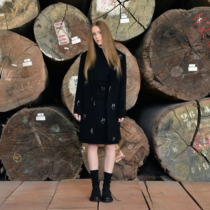 MSKOOK 大衣 黑色手势刺绣全羊毛外套 - 女装休闲/机能外套 - 其他材质 黑色