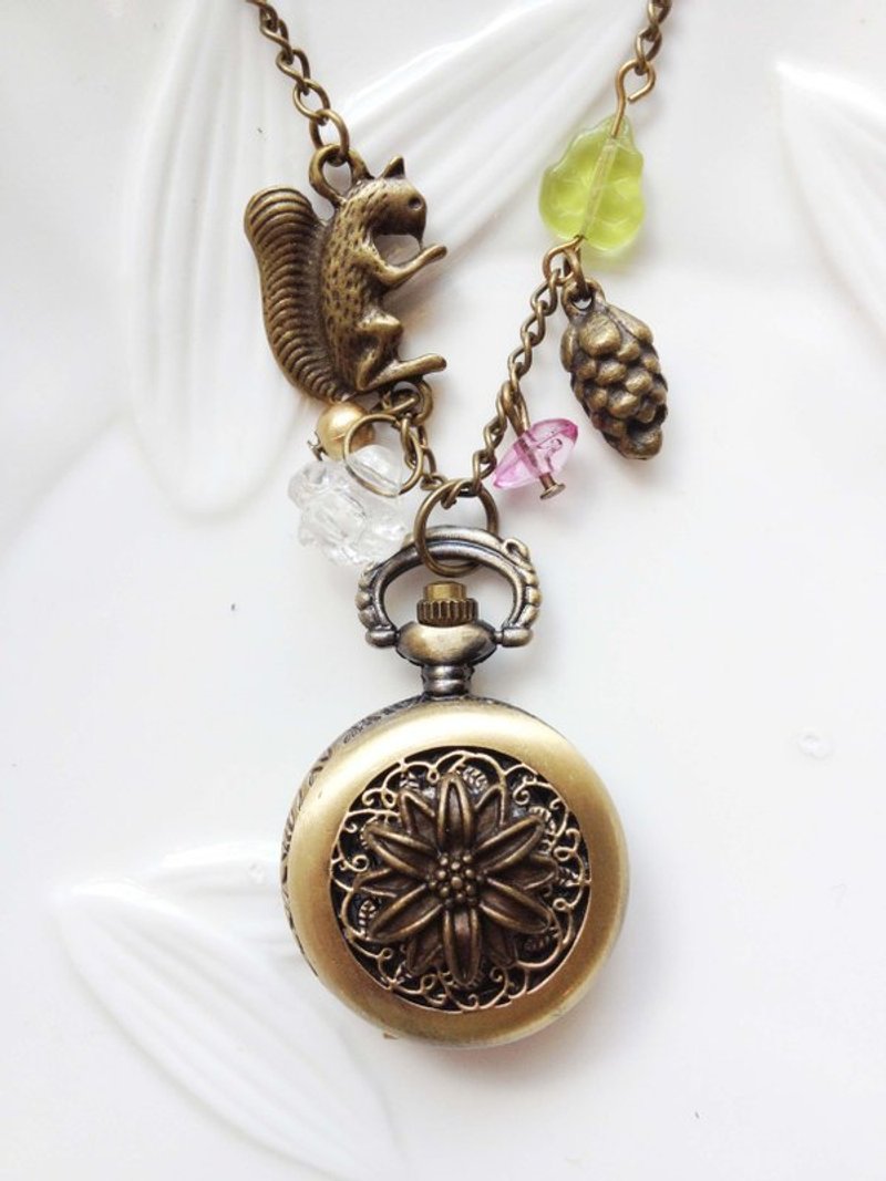 [imykaka] ♥ 森林的小松鼠怀表项炼 - 项链 - 其他材质 咖啡色