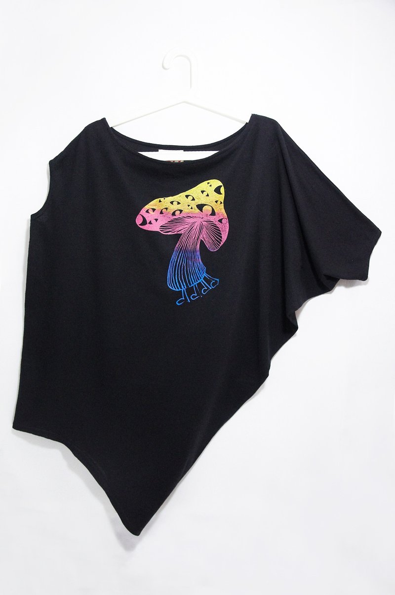 女装手感不规则棉质设计上衣 设计感版型-尼泊尔香菇 渐层彩虹 - 女装上衣 - 棉．麻 黑色