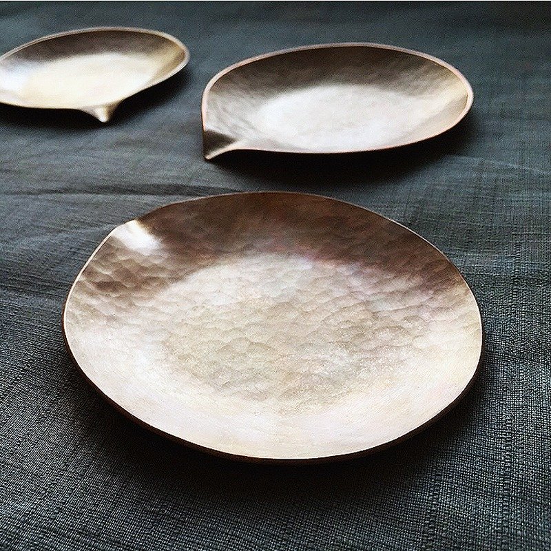 水滴形敲花红铜杯托~手作的诗让您品茶之余,体验金属工艺的美! - 茶具/茶杯 - 其他金属 