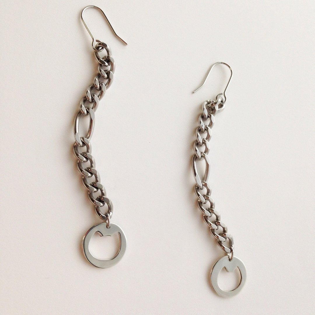 [Order production] earrings / 950 silver lock taste chain: Cat motif - 耳环/耳夹 - 其他金属 灰色