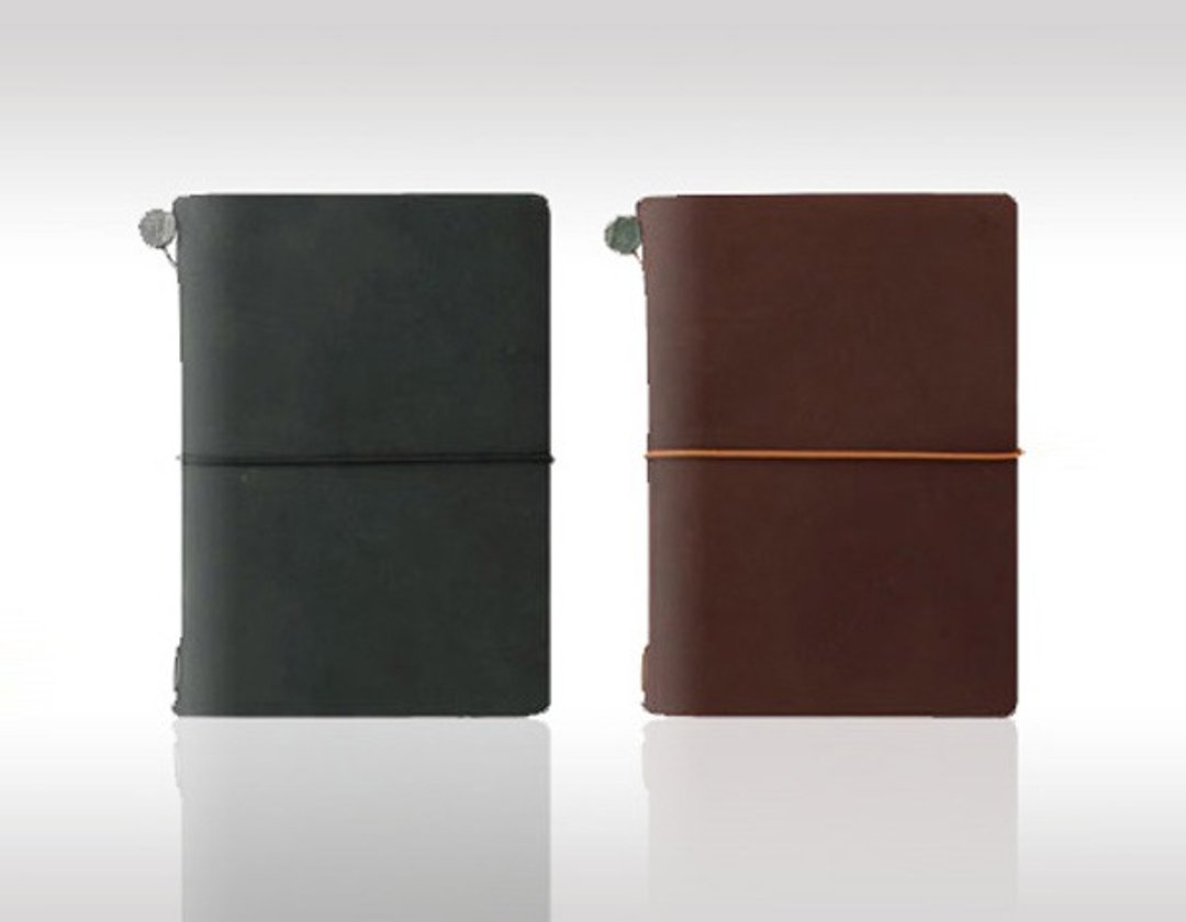 MIDORI＿Traveler’s Notebook 旅人笔记本 PASSPORT SIZE 深棕色 - 笔记本/手帐 - 真皮 