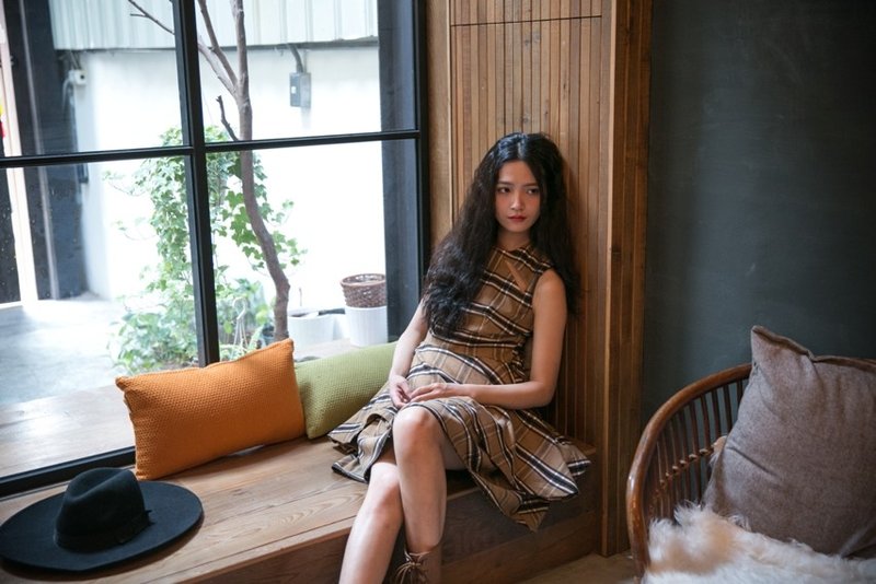 马克的秋天恋曲 混羊毛大裙摆造型格纹洋装 - 洋装/连衣裙 - 羊毛 咖啡色