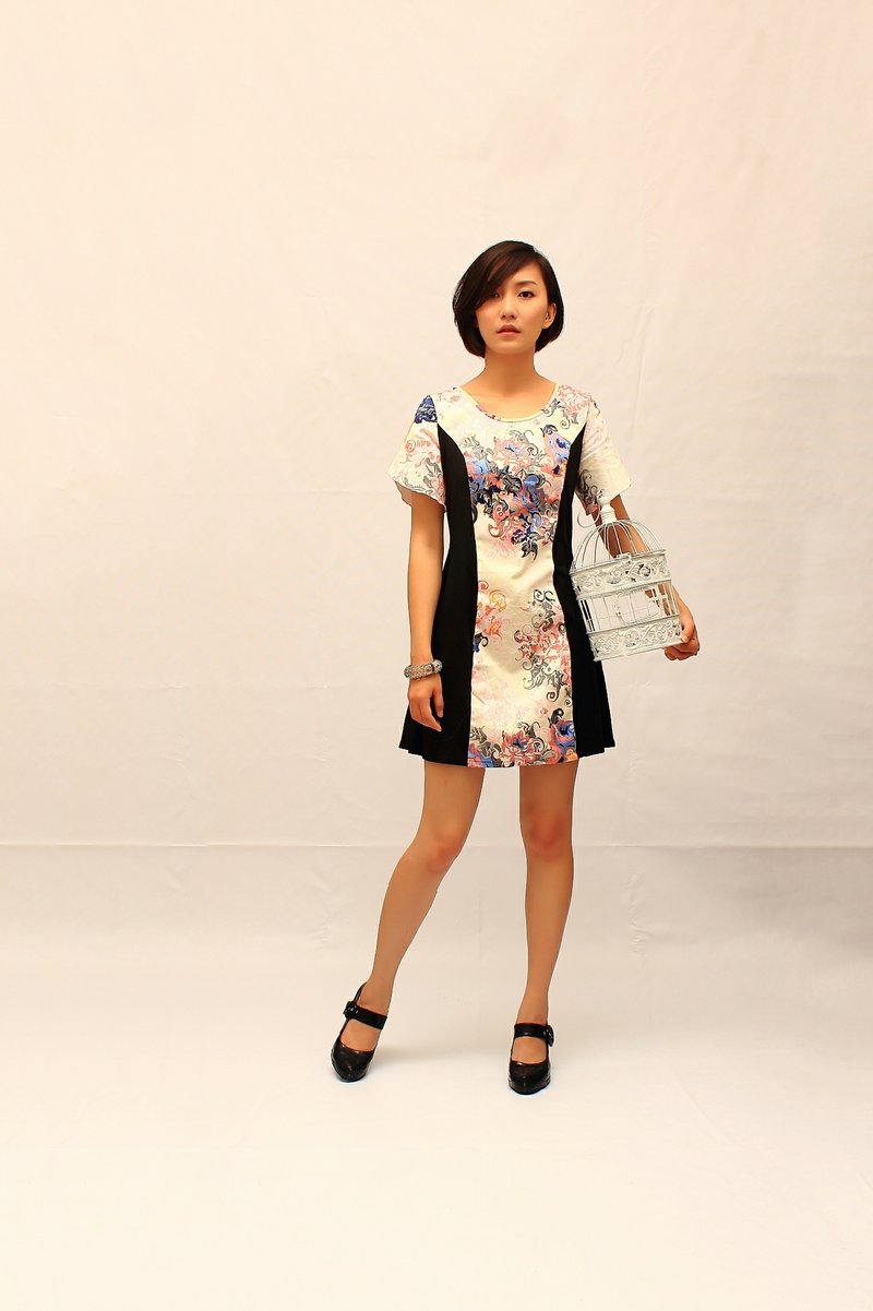 *欧朵拉公主//显瘦款 /针织 莱卡布料/古典/花样/白色/中国风 花纹//公主袖/花苞袖//连衣裙/ 洋装/长版上衣 剩L号 - 洋装/连衣裙 - 其他材质 多色