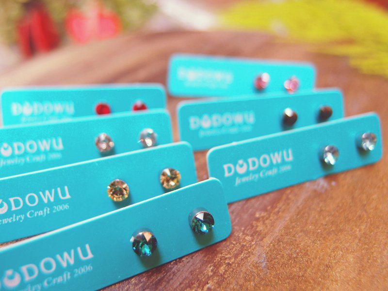 《DODOWU手作轻珠宝》  【抗过敏※水晶钻耳针】口碑 入门款良品→●此商品不再贩售/只在FB接单 - 耳环/耳夹 - 宝石 多色