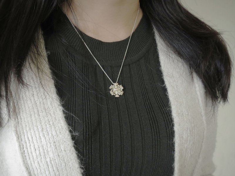 圣诞爱心雪花 | 纯银项链 女款 细链 手工银饰 圣诞节礼物 - 项链 - 纯银 银色