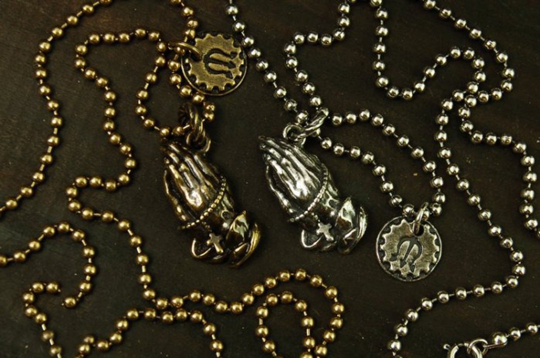 【METALIZE】PRAY HAND NECKLACE 祈祷手项链 - 项链 - 其他金属 
