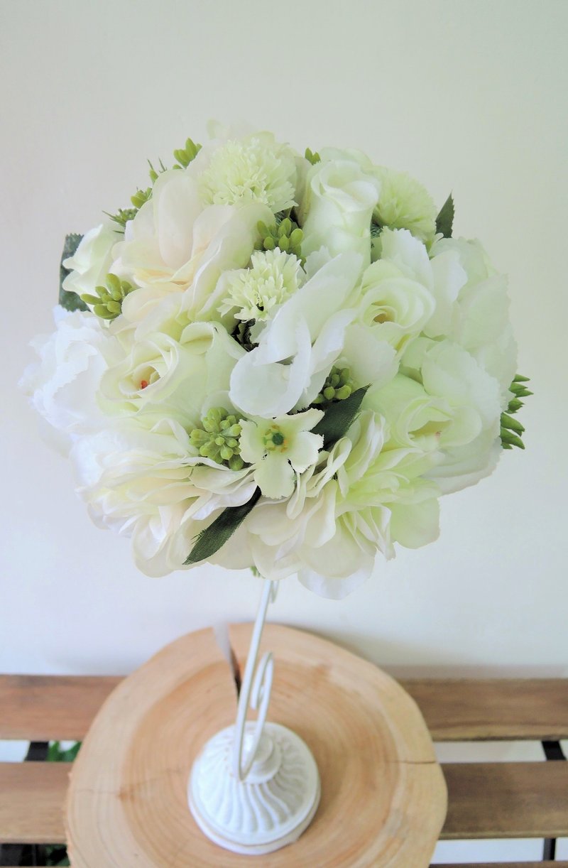 Flower daily 纯白间绿新娘捧花 - 植栽/盆栽 - 其他材质 白色