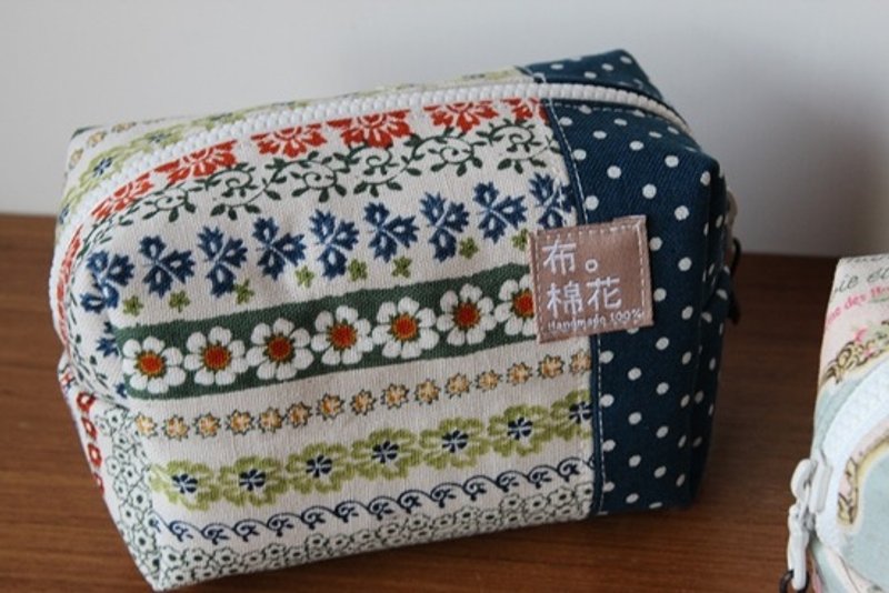 拼贴蓝点点, 拼接方型化妆包, 花漾收纳包 - 化妆包/杂物包 - 棉．麻 蓝色