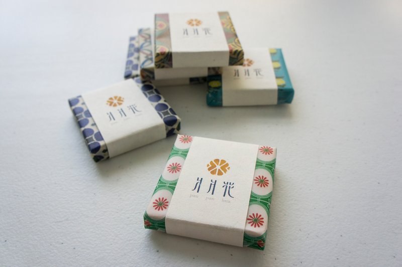 爿爿花 传统瓷砖图样手工皂-1/4系列（小花印花砖/茉莉花精油） - 香薰/精油/线香 - 植物．花 