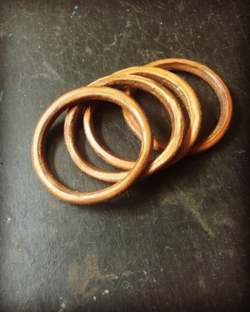 Dreamstation 皮革鞄研所，无接缝手环 潮流 真皮手环-养皮后颜色会变深.很有质感! - 皮件 - 真皮 咖啡色