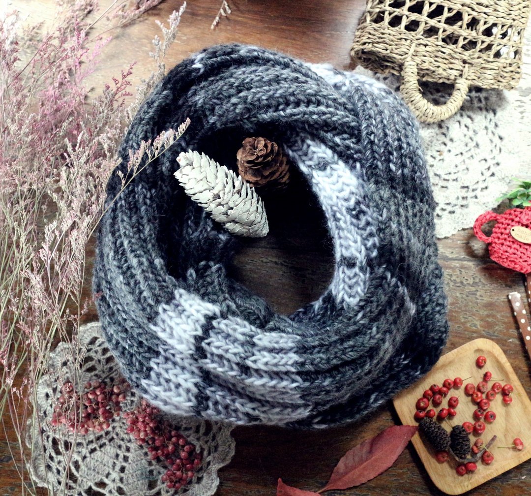Handmade手作-手工毛线脖围/围脖 - 围巾/披肩 - 羊毛 黑色