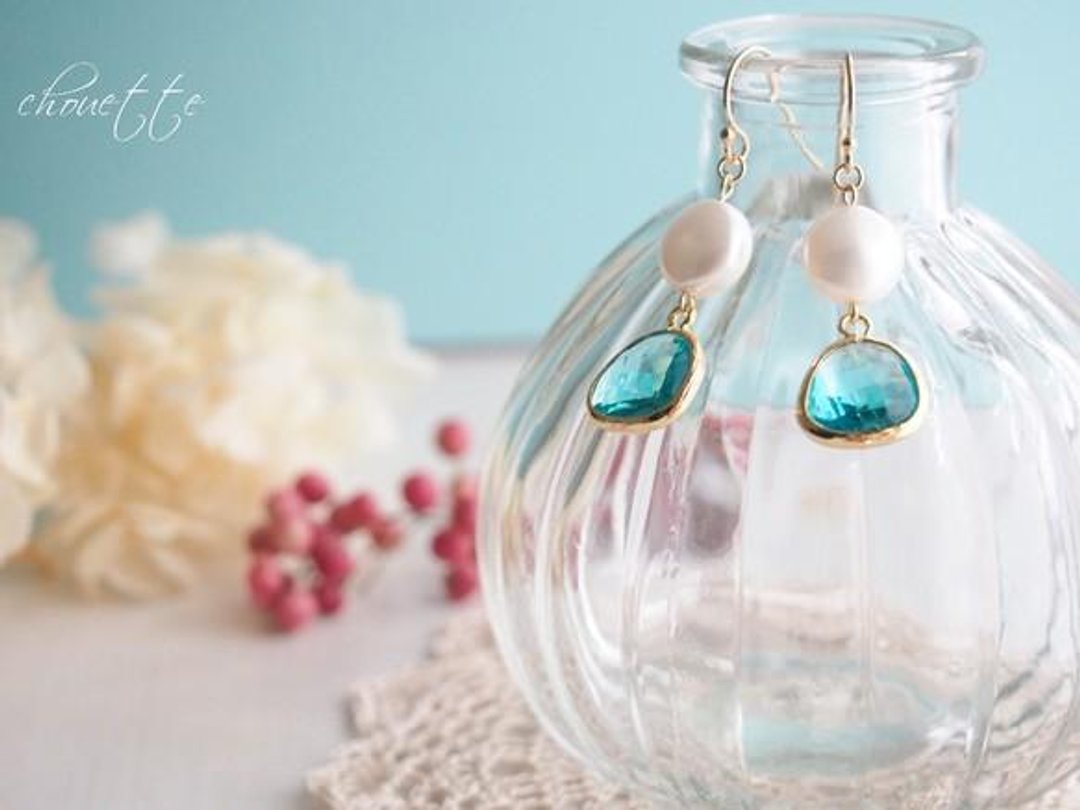 Frame cut glass earrings (blue zircon) - 耳环/耳夹 - 其他金属 