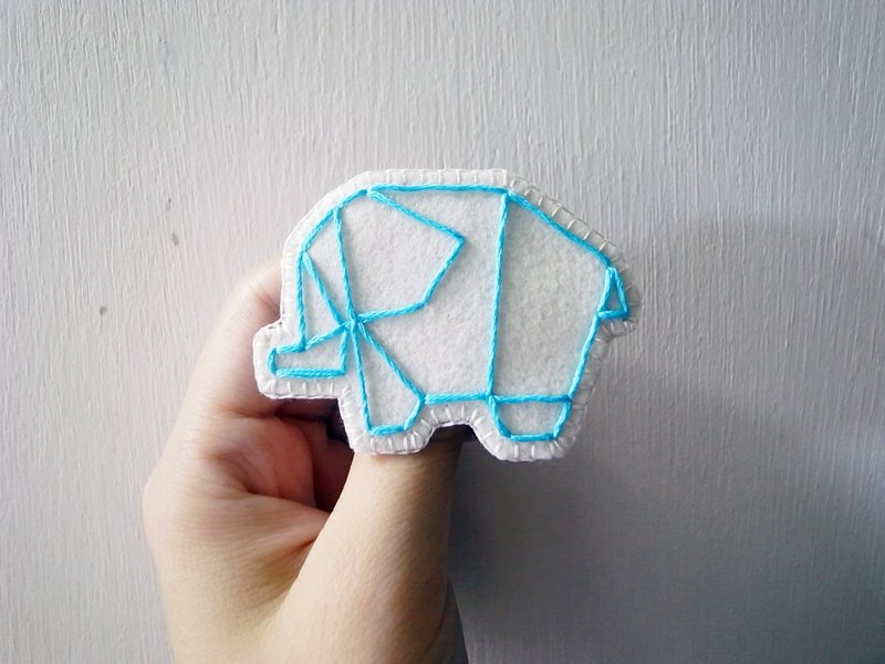 ORIGAMI摺纸刺绣森林系列-水蓝色的小象别针 - 胸针 - 绣线 蓝色
