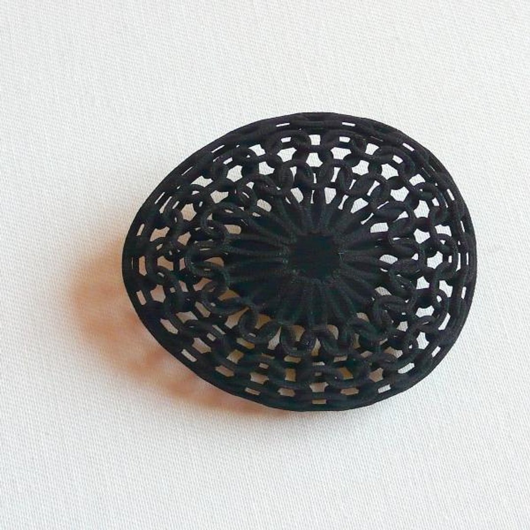 KNIT Black胸針 - 胸针 - 塑料 黑色
