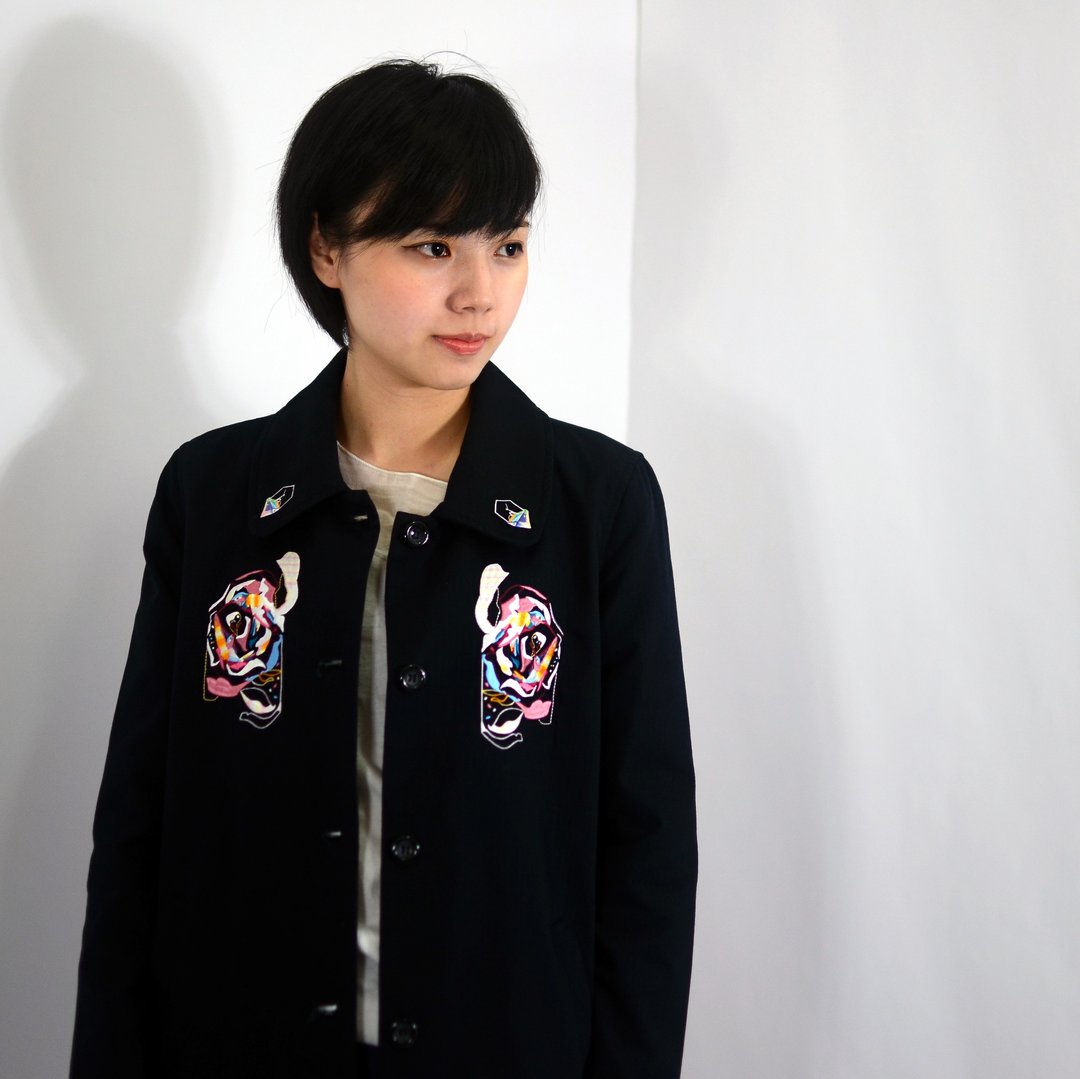 humming- 坠入爱河啰!  Embroidered overcoat〈绣花长版外套〉黑色 - 女装休闲/机能外套 - 其他材质 黑色