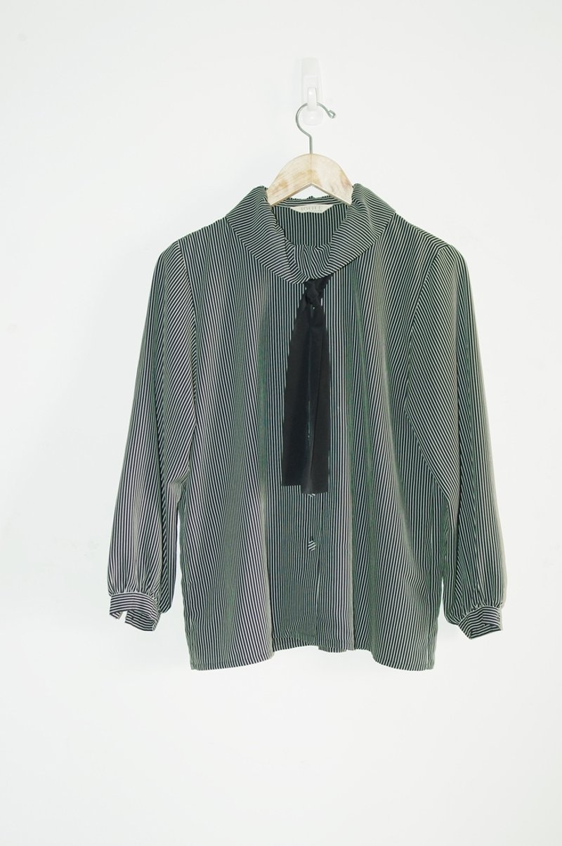 恰丸与猫♫~黑白细纹有领衬衫 - 女装衬衫 - 其他材质 黑色