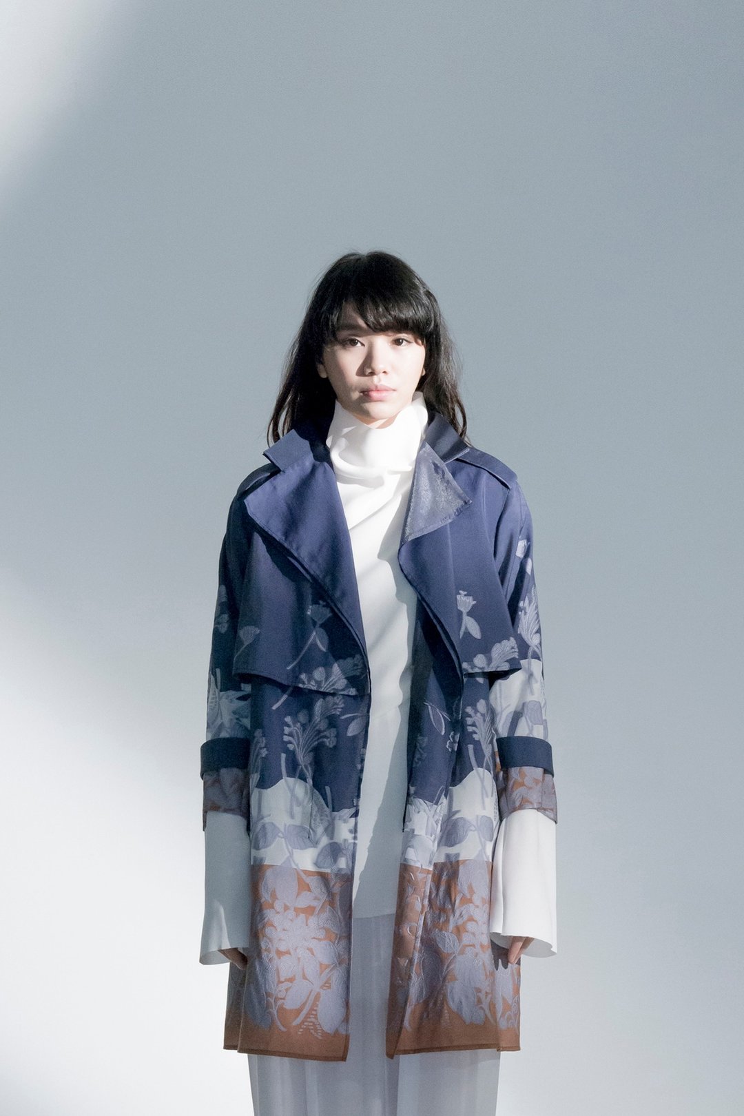 撞色提花风衣式洋装- Koral Trench / Dress - 女装休闲/机能外套 - 其他材质 蓝色