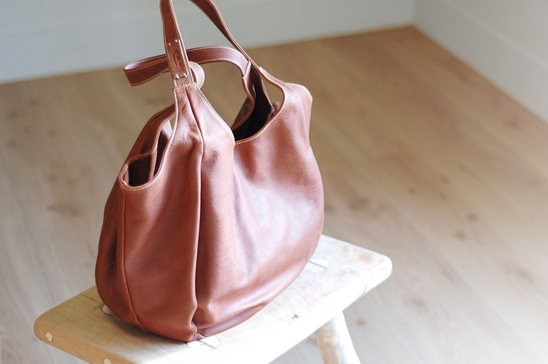 棕色-立体剪裁牛皮肩背包{六片牛皮拼接而成} size L - 侧背包/斜挎包 - 真皮 咖啡色