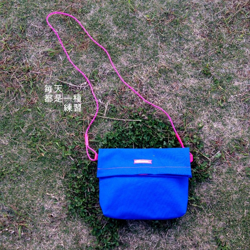 宝蓝凹凹 - 侧背包/斜挎包 - 其他材质 蓝色