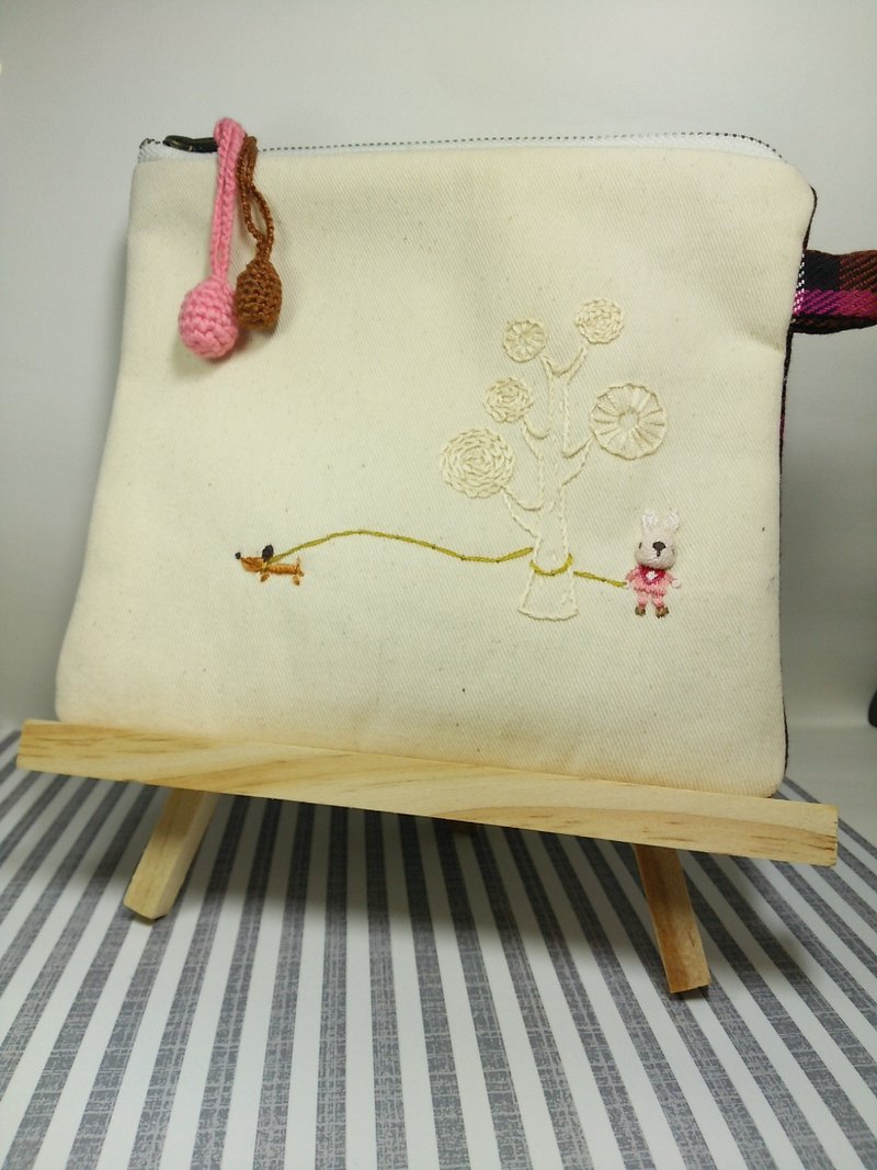 手工制立体刺绣小兔子收纳袋 - 化妆包/杂物包 - 其他材质 粉红色