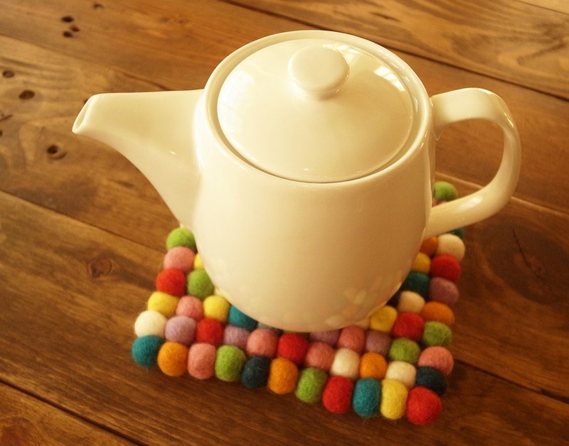 羊毛毡 彩色 球球 手工 餐垫 隔热垫 锅垫 茶壶垫 方形 15cm - 餐垫/桌巾 - 羊毛 多色