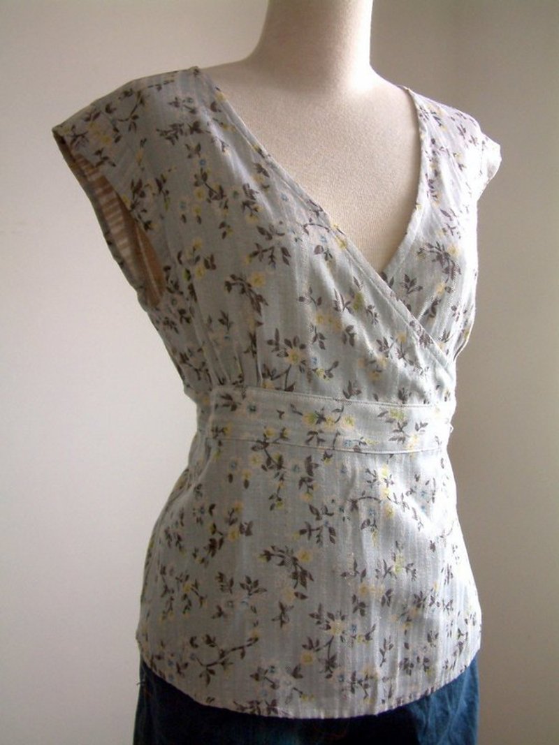 无袖蓝底碎花斜边上衣 - 其他 - 其他材质 蓝色