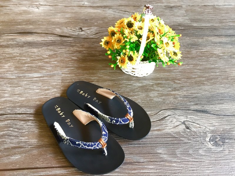 ‘Baby Day’和风质感人字拖鞋（Kid款) 优雅蓝  拖鞋 亲子鞋 - 童装鞋 - 其他材质 蓝色