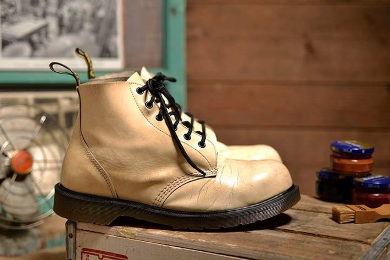 Vintage Dr. Martens 白色 6孔靴 马汀靴 英制老马丁 古着 - 男款靴子 - 真皮 白色