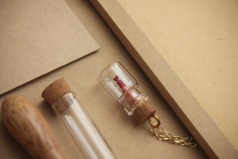 ‘SUNNY STUDIO’mini爱心笔芯雕刻项链 - 项链 - 玻璃 红色