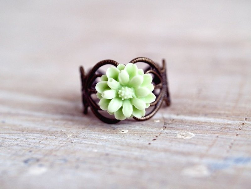 ♥小礼物♥ OldNew Lady-古董花戒指-雏菊款【淡绿色】 - 戒指 - 塑料 绿色