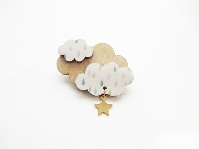 雨滴云朵胸针 / 木头胸针系列 wooden cloud brooch - 胸针 - 木头 黄色
