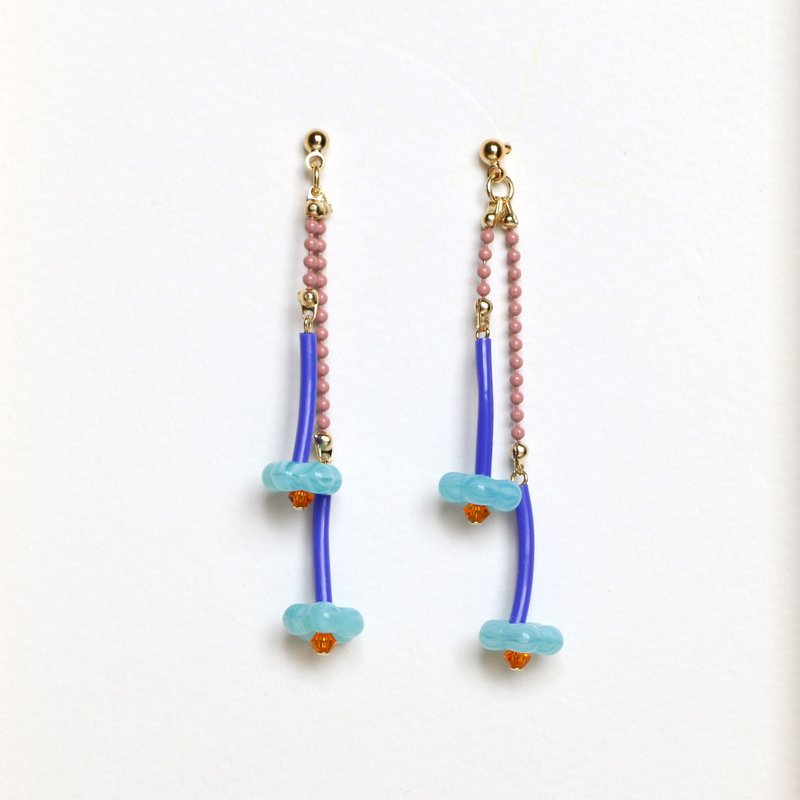 flower park  beads earrings - 耳环/耳夹 - 其他材质 蓝色
