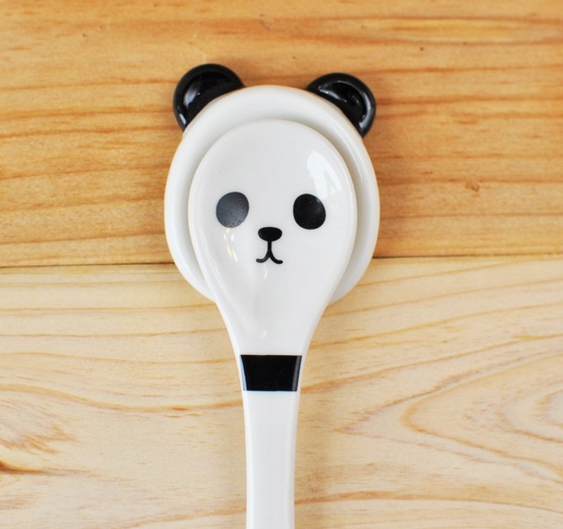【日本Decole】餐桌小物系列 动物脸蛋陶器汤匙&汤匙架组★猫熊款 - 餐刀/叉/匙组合 - 其他材质 白色