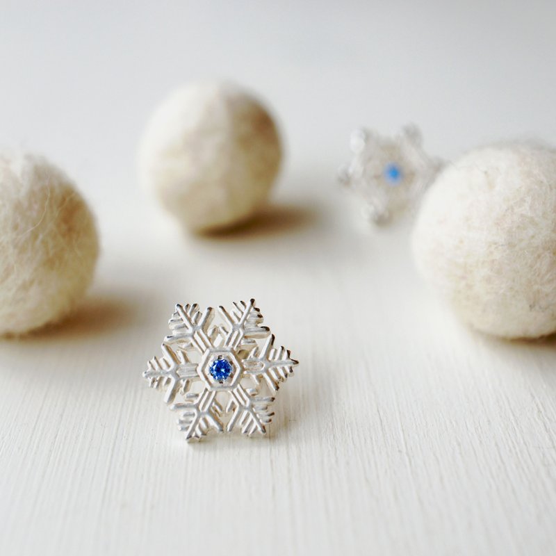 ❄ winter limited ❄ snow crystal earrings (CZ) - 耳环/耳夹 - 其他金属 白色