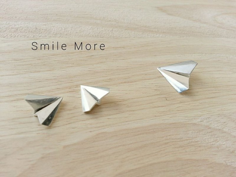 纯银纸飞机耳环 - 耳环/耳夹 - 其他金属 灰色