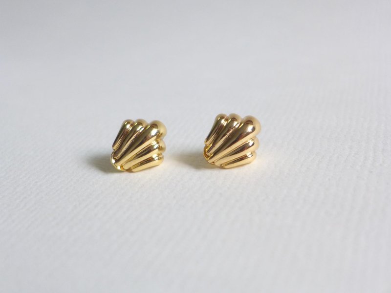 【Studio 5629】Vintage 西洋古董饰品 线条贝壳-金 夹式耳环 - 耳环/耳夹 - 其他材质 金色