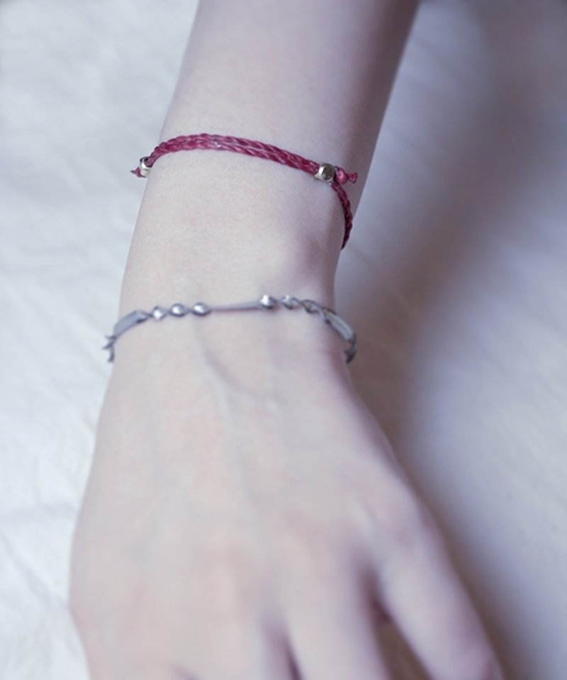 小心机 - 深爱红编织绕旋线 深红色伸缩绳结蜡线手环 - 手链/手环 - 其他人造纤维 红色